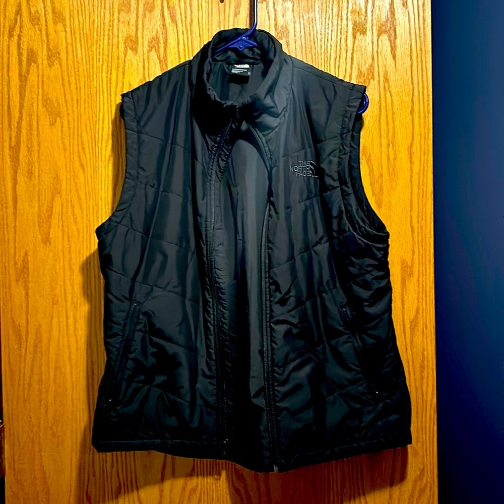 Black women’s large The North Face vest